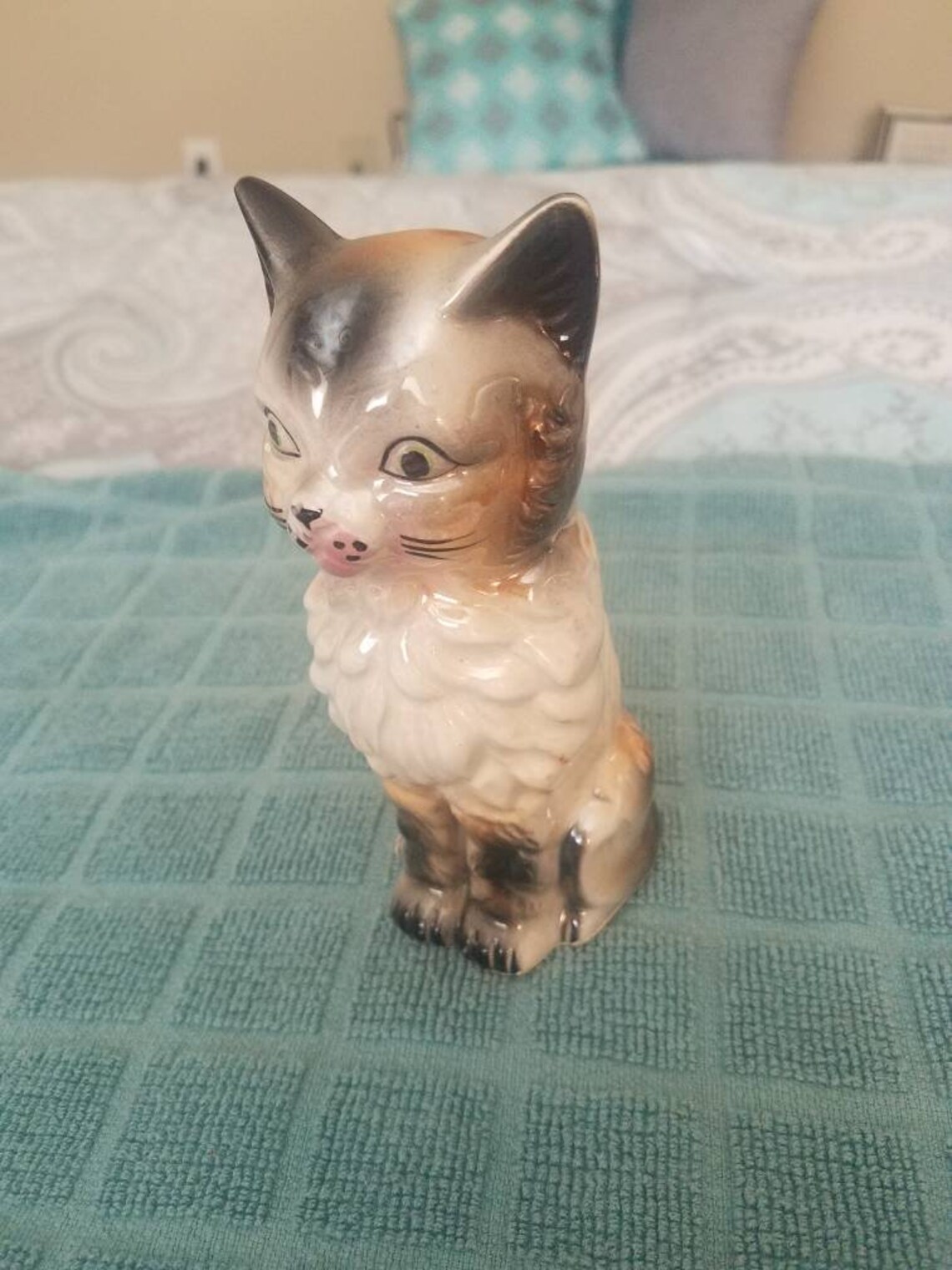 Beige Hrey and Tan Cat Shiny with Pink mouth colorful Cat Beige Hrey and Tan Cat Shiny with Pink mouth colorful Cat