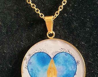 Elegante collar con incrustaciones de oración enmarcado y colorido, elegante y único en su tipo, colgante redondo de 3 cm con cadena dorada cerrada de 27 cm