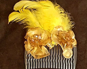 Peineta de novia dorada con adornos de perlas/plumas Boho "Colección Eco-chic" reciclada 2 flores, bodas, ecléctico romántico, colores-Damas de honor