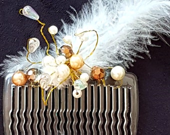 Peine de novia adornado con espirales de cuentas con alambre + pluma + cola de cuentas Boho, shabby chic, bodas eclécticas románticas, damas de honor +, Artículo n.° V