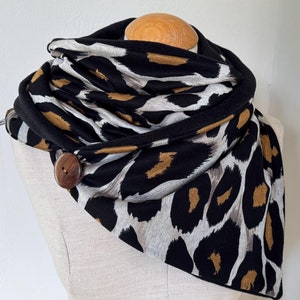 Wrap scarf triangular scarf leopard print leopard pattern scarf button scarf loop reversible scarf grey black rust orange autumn winter fleece jersey scarf