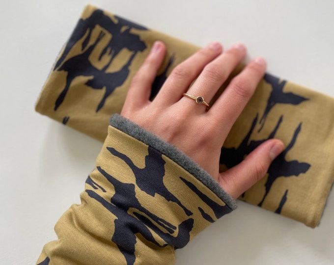 Armwarmers Cuffs Wristwarmers Muff Curry Birds Grey Fleece Winter lined Cuffs Arm warmers