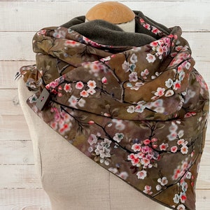 Wrap Scarf Loop Button Pink Gray