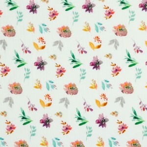 Peut inclure: Un tissu blanc avec un motif r&eacute;p&eacute;titif de fleurs d'aquarelle dans des tons de rose, violet, orange et jaune. Les fleurs sont entour&eacute;es de feuilles vertes.