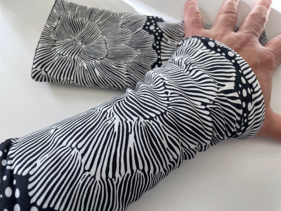 ArmStulpen Stulpen Accessoires Pulswärmer Müffchen Cuffs Arm warmers Schwarz Weiß Grau Ecru Zebra Kreise