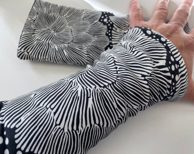 Armwarmers Cuffs Accessories Wristwarmers Muffs Cuffs Arm warmers Black White Grey Ecru Zebra Circles
