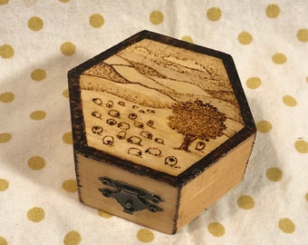 Trinket Box, Treasure Box, Prayer Box, Pyrography, Wood burned box, Original Art, Mother gift, Sister Gift, Child Gift, Gift Box, Nature