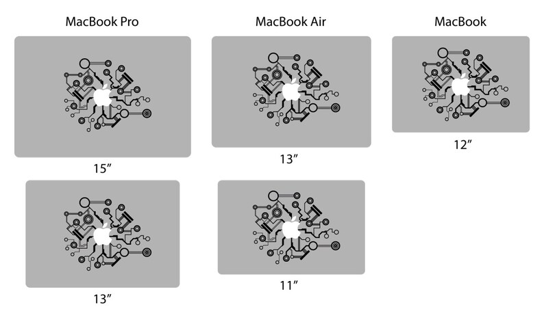 Op de afbeelding: Vijf verschillende maten laptop skins met een print van een circuitbord en een wit Apple-logo in het midden. De maten zijn 12 inch, 13 inch, 15 inch, 11 inch en 13 inch.