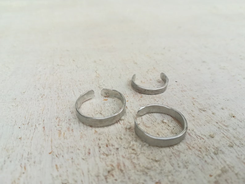 Knuckle ring set of three , midi ring, foot, toe rings, adjustable aluminum silver Minimal, contemporary jewelry, Dainty simple thin ring image 2