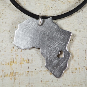 Afrika Anhänger Silber Aluminium Kette Afrika Schmuck Aluminium Kenia Tansania Herz Land Afrika Caucciù Afrika personalisierte Herz rafiki