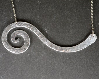 Collana in argento pendente onda a spirale, collana minimale, collana lunga, Opera,