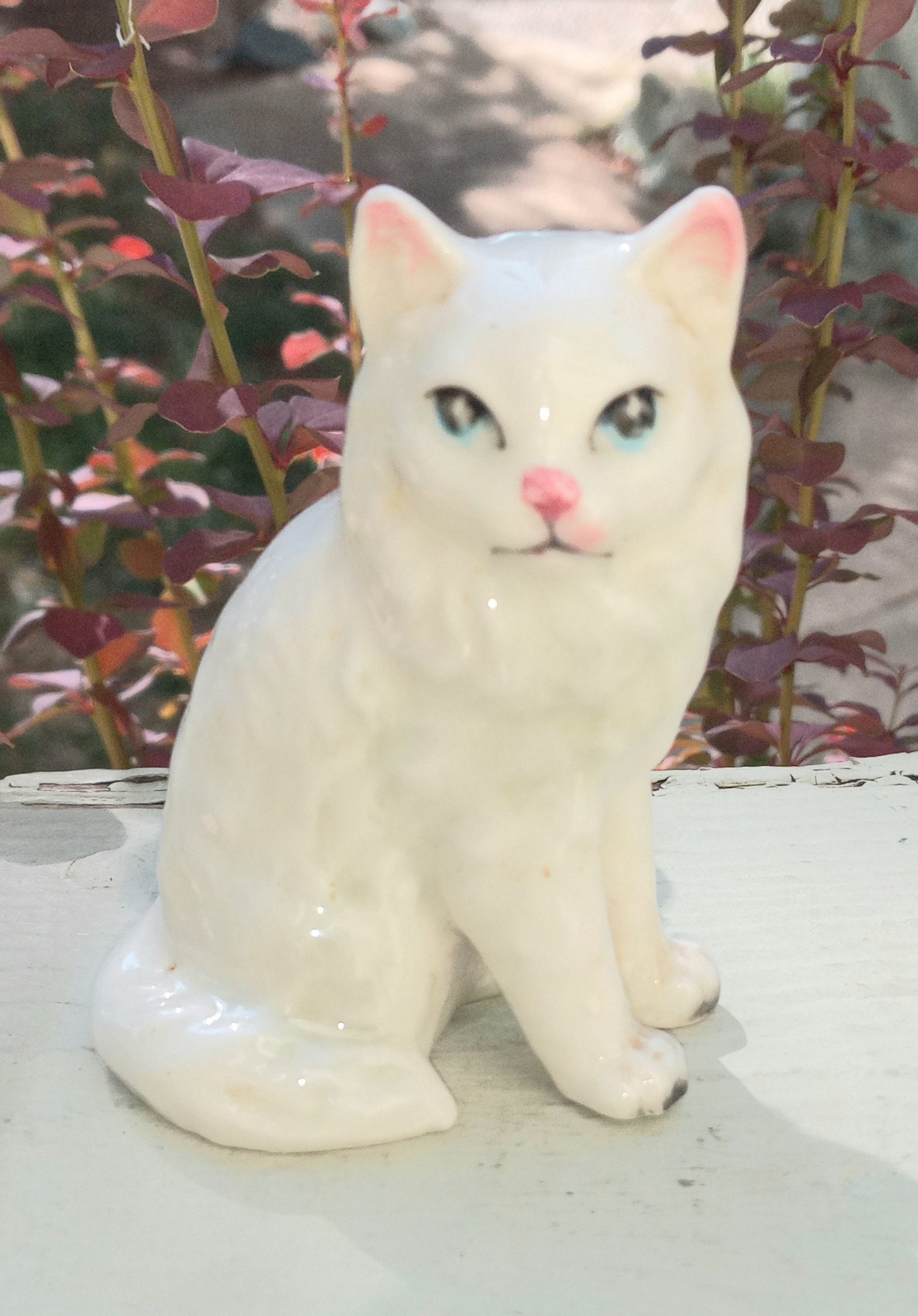 Vintage Porcelain/ Ceramic white kitty figure
