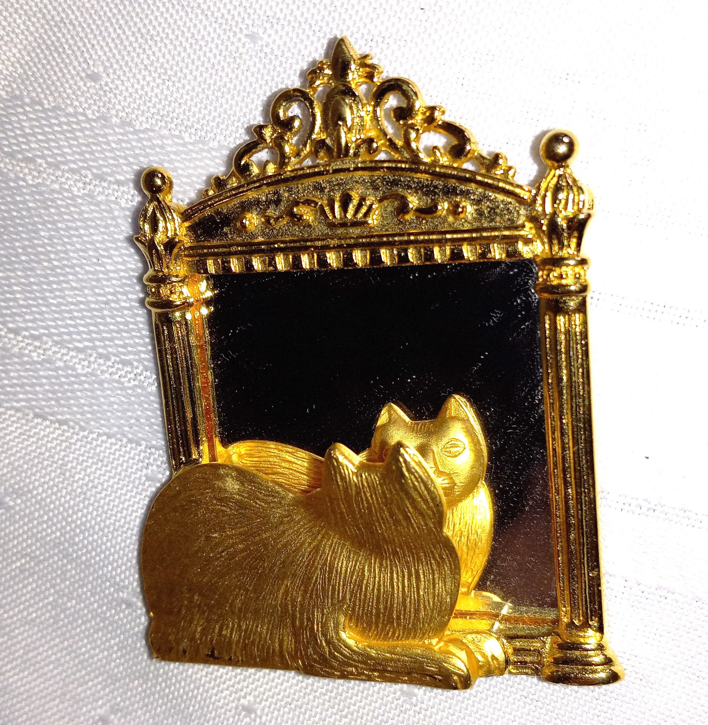 Jj cat brooch store