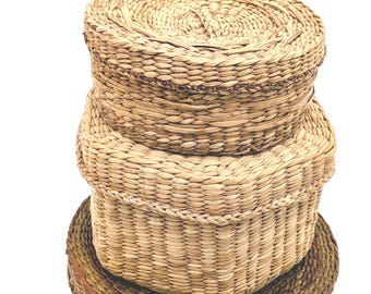 Vintage Sweet Grass Woven Nesting Baskets with Lids. Set of 3. Cir 3.75"-4.5". Small Storage Baskets
