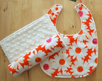 Baby Girl Gift Set - Happy Daisies - Cotton & Minky Bib and Burp Cloth