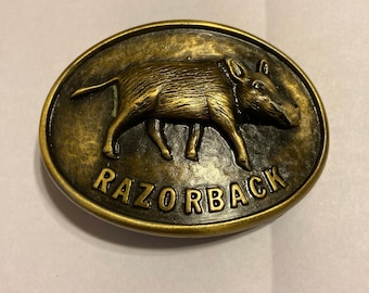 Razorback buckle