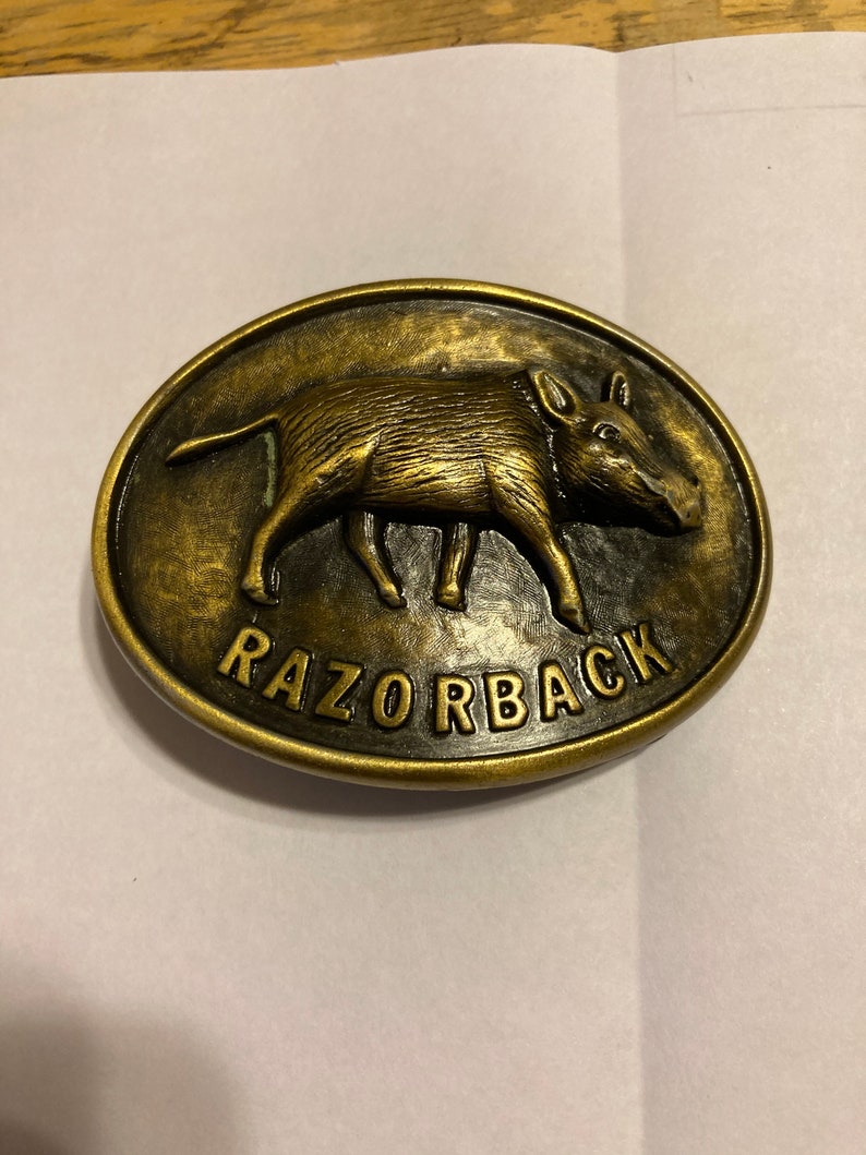 Razorback buckle image 1