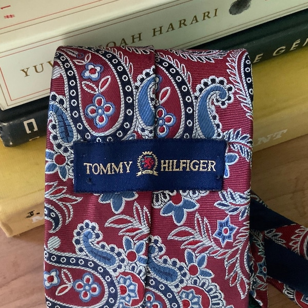Tommy Hilfiger Beautiful tie for vintage lover. Second hand for men. Rare collection. Gift for men. Bijoux Carcajou Montreal Canada