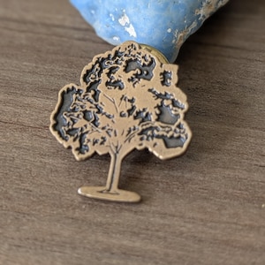 Bronze metal tree of life pin, vintage botanical brooch, collar jewelry, nature accessory, rustic lapel pin
