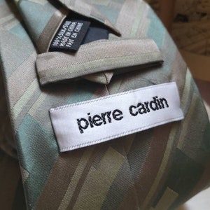 Gravata de segunda mão vintage Pierre Cardin Classic Verde oliva 80&#39; padrão geométrico coleção de brechós Montreal Canadá Dia dos Pais
