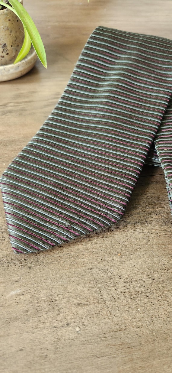 Cravate Hugo Boss En Soie - Fabriquée En Italie - Couleur Jaune Avec Motif Fleurs - Neuf Sans étiquette