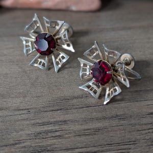 Boucles D'oreilles Cristal Bordeaux Taillé Monture Argent 925 - Occasion Bon état