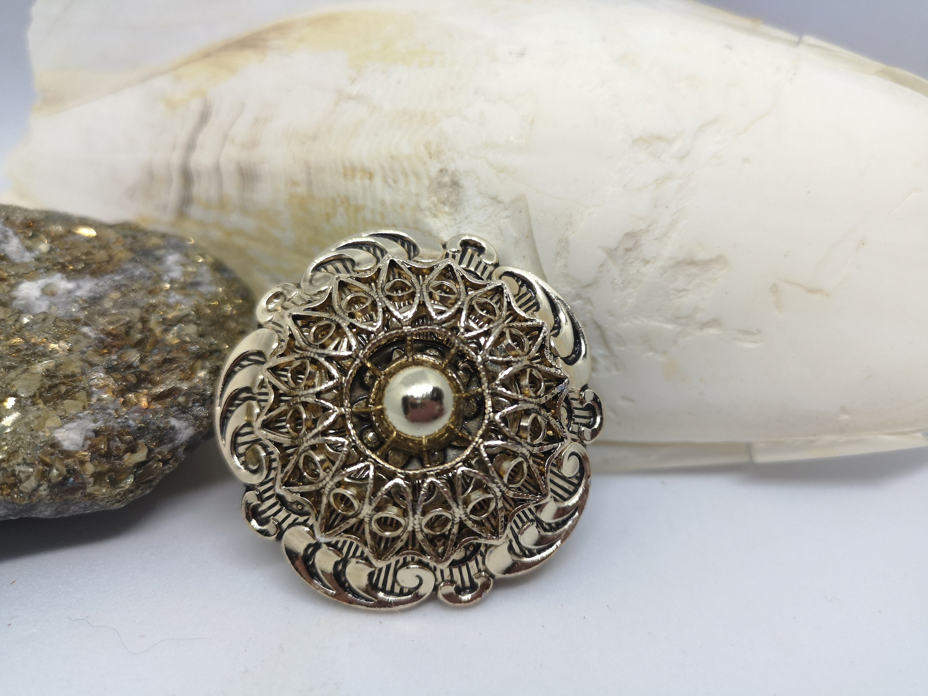 Garra o clip con bufanda de oro redondo con relieve metálico | Etsy