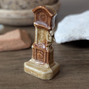 Peut inclure: Panneau en bois rustique avec l'inscription "Welcome to our home" en lettres blanches. Le panneau présente une finition vieillie et un design simple et accueillant, idéal pour la décoration d'entrée.