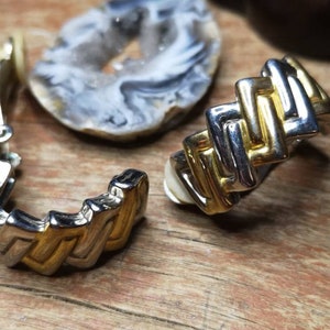 Clips-on vintage gold earrings chic - Montreal Inspirational vintage shop - Secondehand zero waste Montreal Quebec Canada jewellery shop