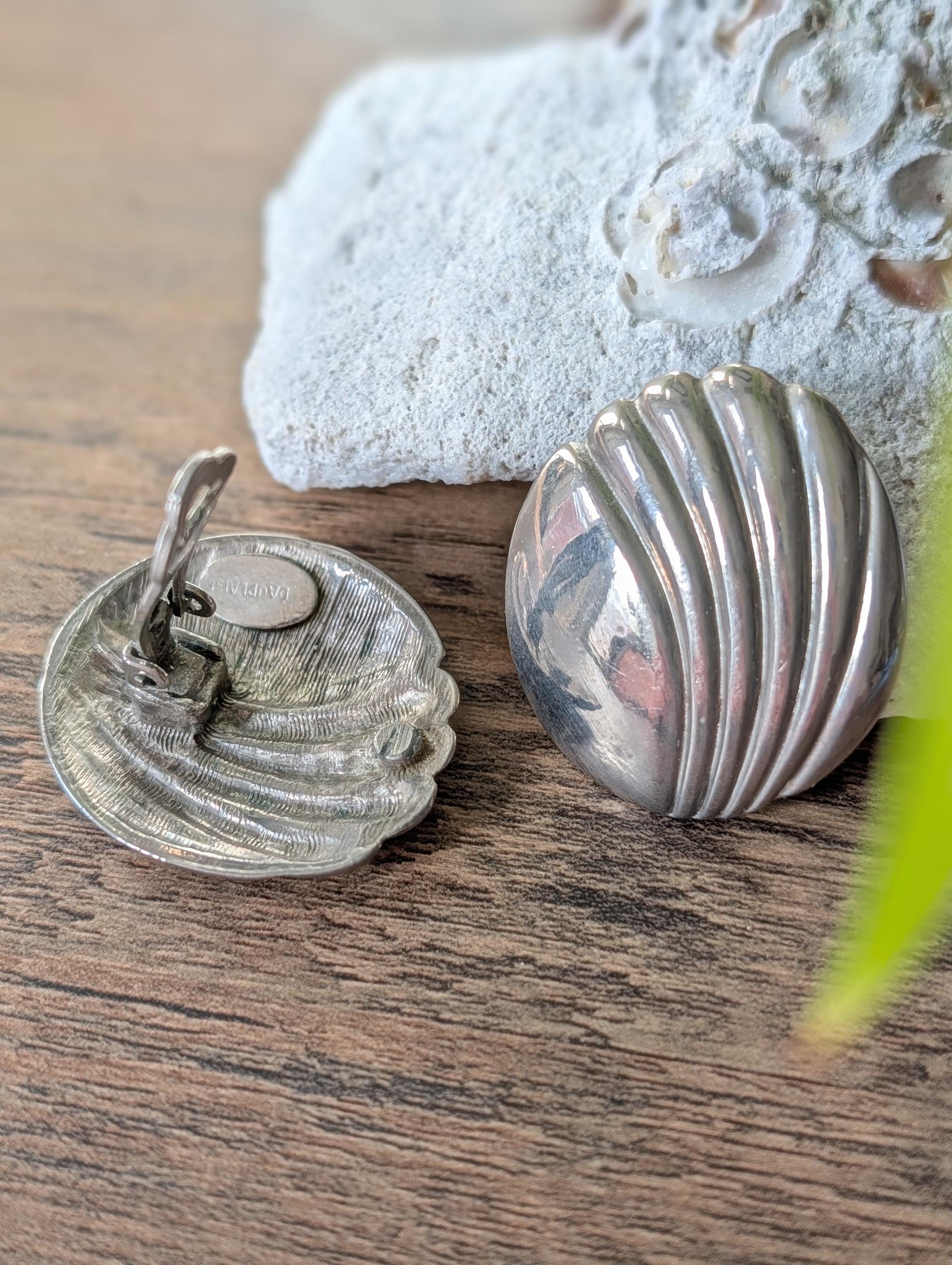 Vintage Dauplaise clip on earrings silver chunky ribbed shell dome 80s…