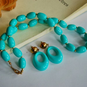 Baby Blue vintage plastic necklace and earrings set vintage kit • Excellent quality vintage retro jewel • Vintage Bizoucarcajou Mtl plastic