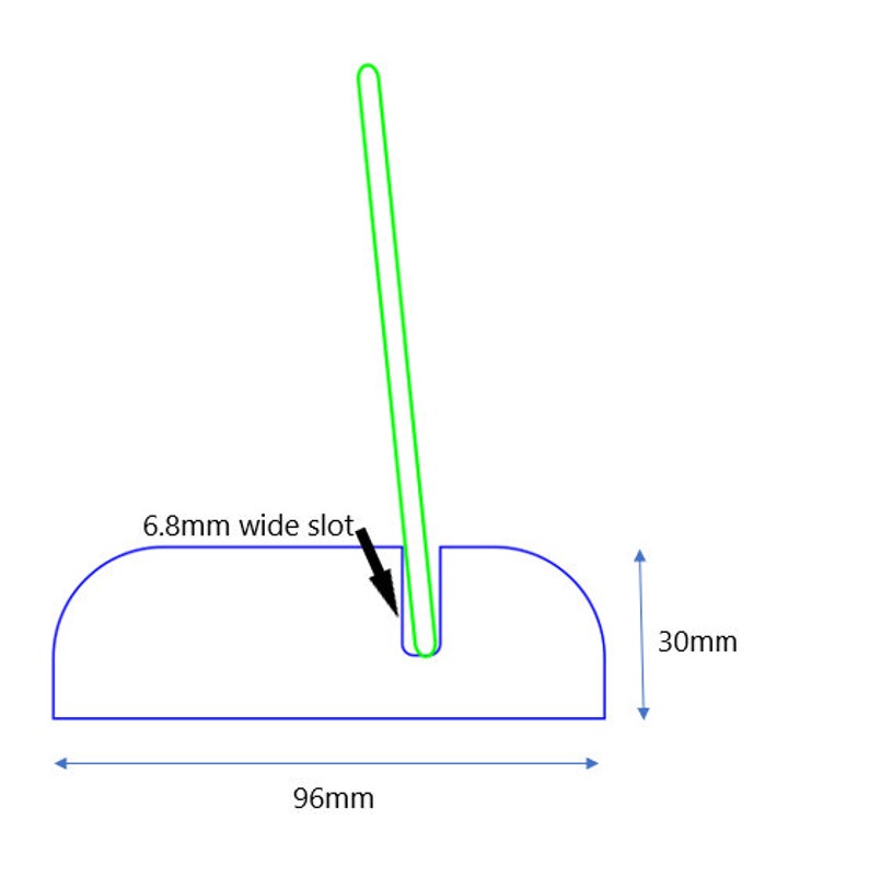 Op de afbeelding: Een blauwe plastic basis met een 6,8 mm brede gleuf en een groene plastic staaf. De basis is 96 mm breed en 30 mm hoog.