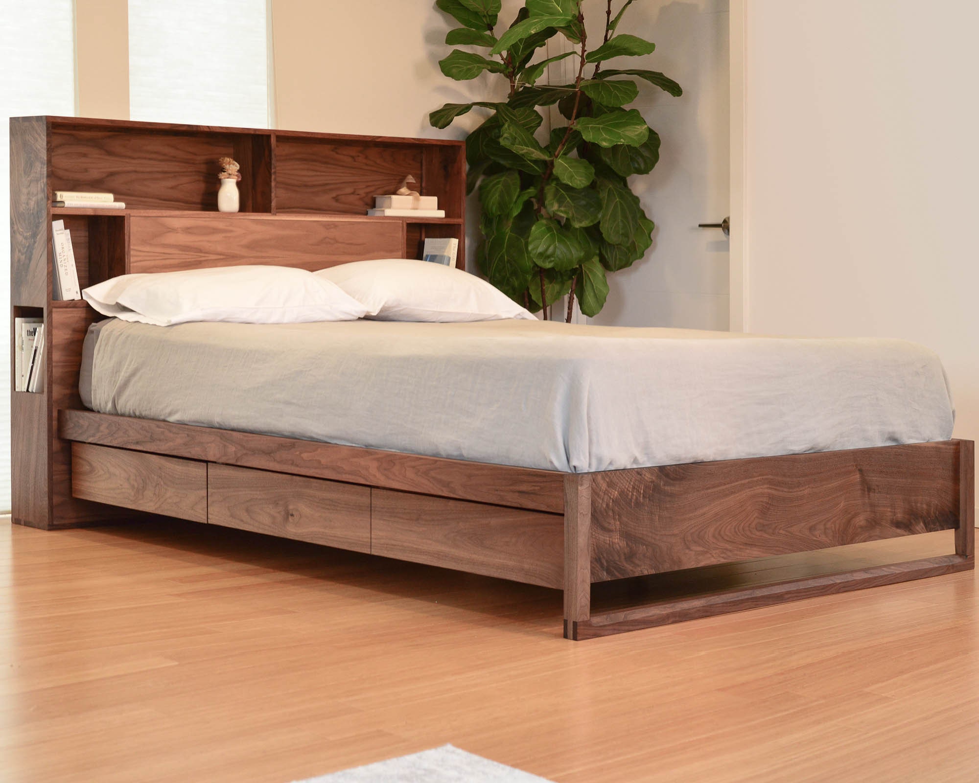 Impresionante cama de almacenamiento de nogal, cajones debajo de la cama,  nogal macizo, cama de plataforma de madera maciza, muebles de dormitorio  contemporáneos -  México