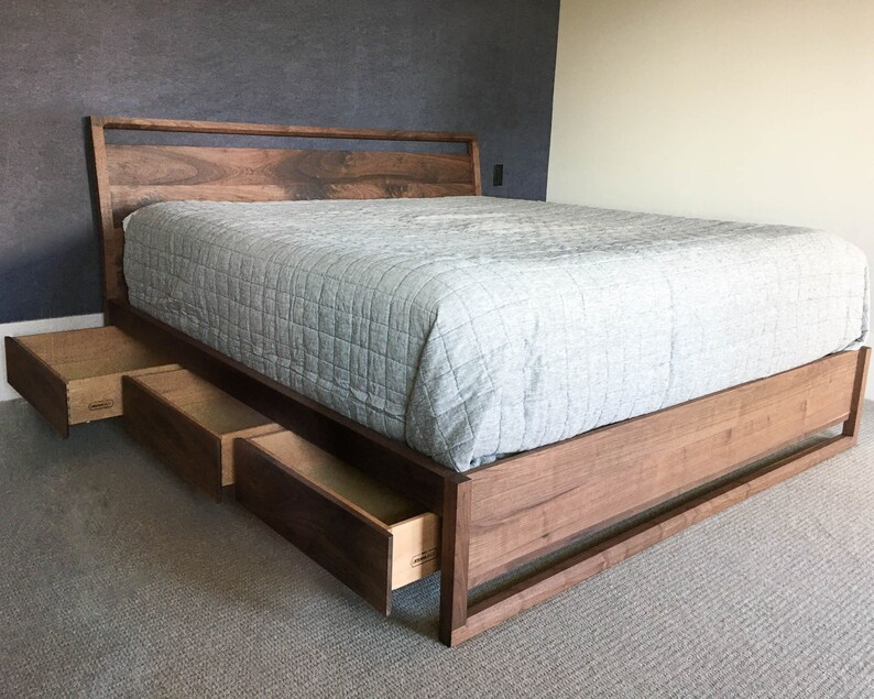 Moderna cama de plataforma de arce y nogal con almacenamiento | Etsy