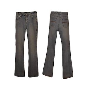 Jeans femininos, jeans stretch, hip huggers, jeans hip hugger, jeans de cintura baixa, jeans azul, jeans de cintura baixa, jeans bootcut | One Tuff Babe - 9/10