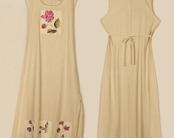 Vintage 1990s Boho Linen Maxi Summer Dress in Beige/Off-White with Floral Patchwork Panels & Back Zip, Side Vents, Tie-Back Silhouette Sz L