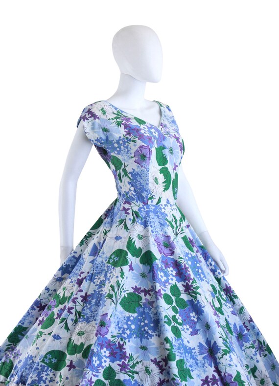 STUNNING 1950s Blue Green Purple Floral Fit & Fla… - image 5