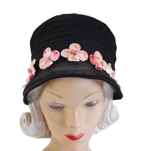 1920s Black Cloche Hat with Pale Pink Velvet Flow… - image 3