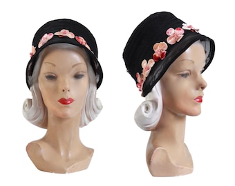 1920s Black Cloche Hat with Pale Pink Velvet Flowers - 1920s Cloche - 1920s Womens Hat - 1920s Spring Hat - 1920s Black Hat - Antique Cloche