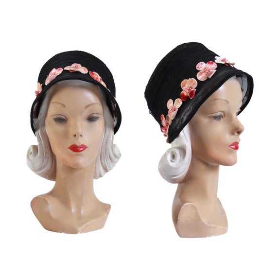 1920s Black Cloche Hat with Pale Pink Velvet Flow… - image 1