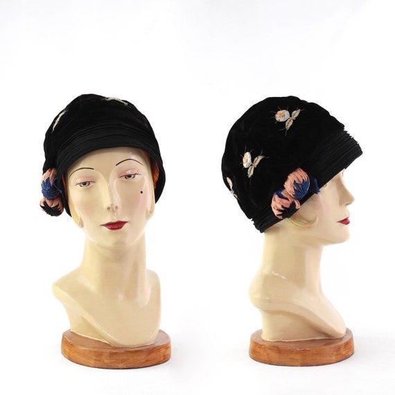 1920s Embroidered Cloche - 1920s Black Velvet Cloc