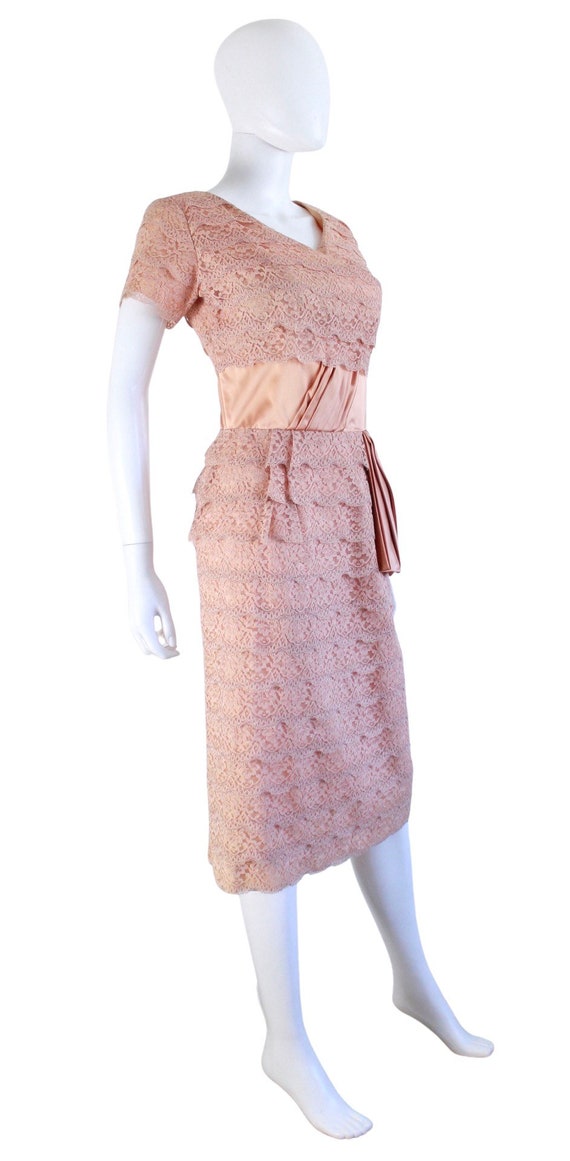 1950s Dusky Peach Satin & Lace Wiggle Cocktail Dr… - image 6