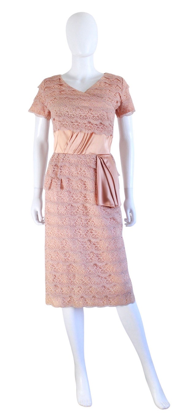 1950s Dusky Peach Satin & Lace Wiggle Cocktail Dr… - image 3