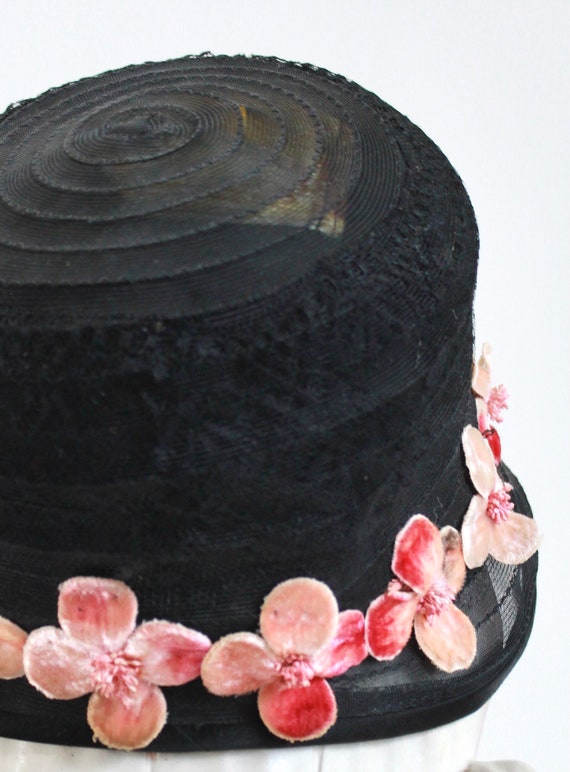 1920s Black Cloche Hat with Pale Pink Velvet Flow… - image 8