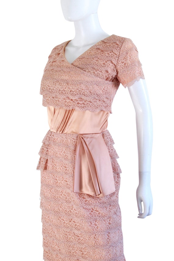 1950s Dusky Peach Satin & Lace Wiggle Cocktail Dr… - image 4