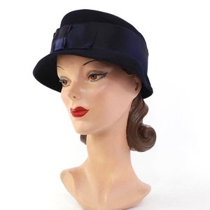 1930s Navy Blue Cloche Hat 1930s Womens Hat 1930s Cloche Vintage Cloche 1930s Blue Hat Womens Blue Hat 1930s Hat Vintage Hat image 4