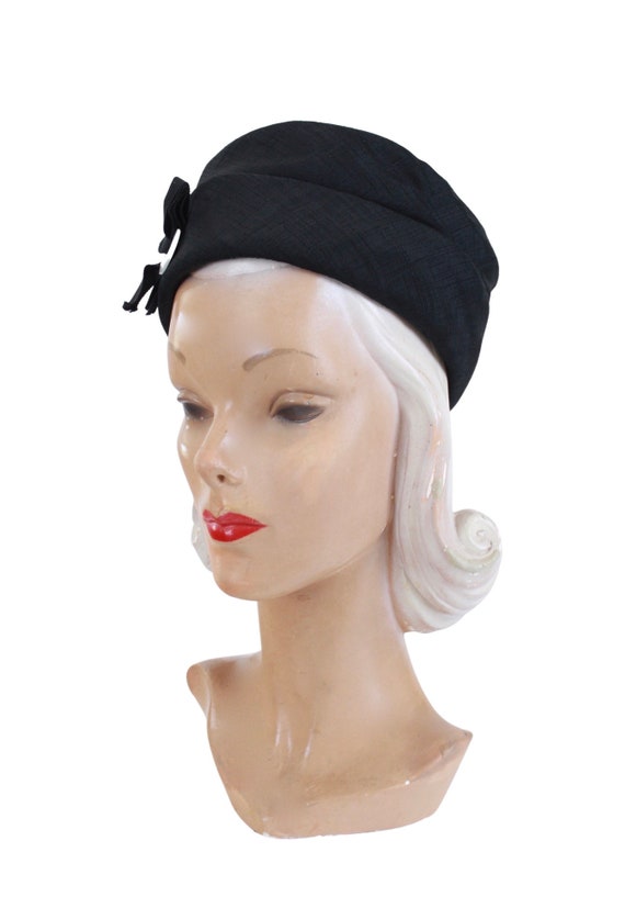 1950s Black Silk Pillbox Toque Hat with Moonglow Deta… Gem