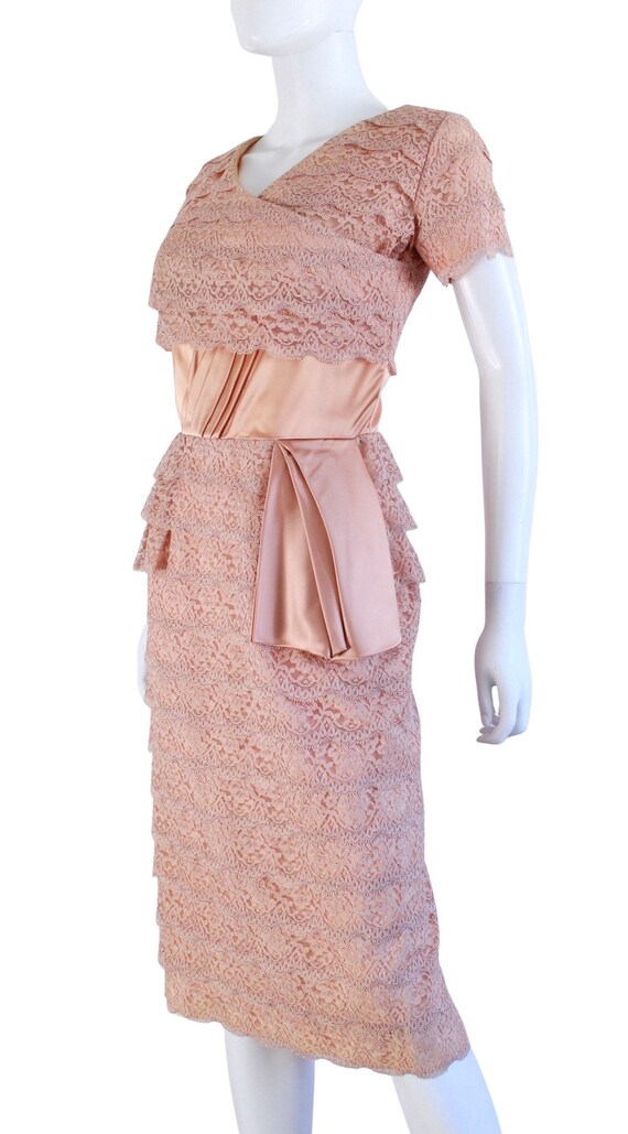 1950s Dusky Peach Satin & Lace Wiggle Cocktail Dr… - image 5