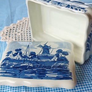 Delft Blue Porcelain Trinket Box: Hand-Painted Windmills, Blauw Delfts Distel