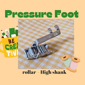 Könnte beinhalten: Ein silberner Rollen-Nähfuß für Nähmaschinen, beschriftet mit "rollar - High shank". Das Bild enthält den Text "Pressure Foot" in Grün und eine gelbe Tasse mit Bleistiften und den Worten "BE CREATIVE".